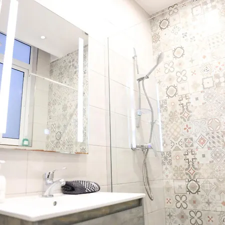 Apartment Spacious 4br With Terrace & Location By 360 Estates