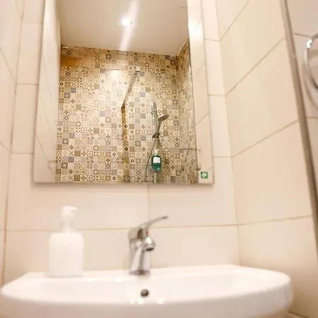 Апартаменты Spacious 4br With Terrace & Location By 360 Estates *