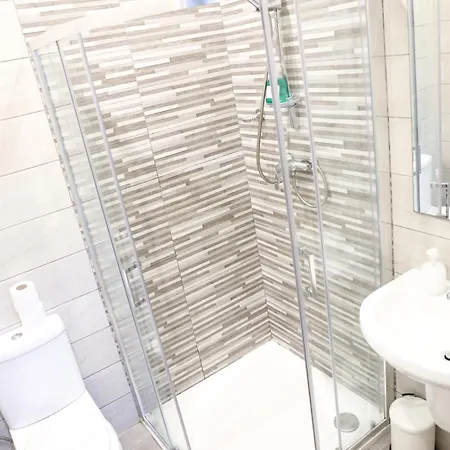 Spacious 4br With Terrace & Location By 360 Estates * 斯利马